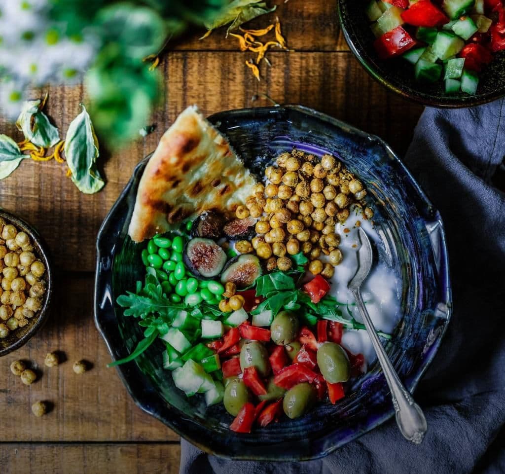 Plato vegetariano con influencias ayurvédicas